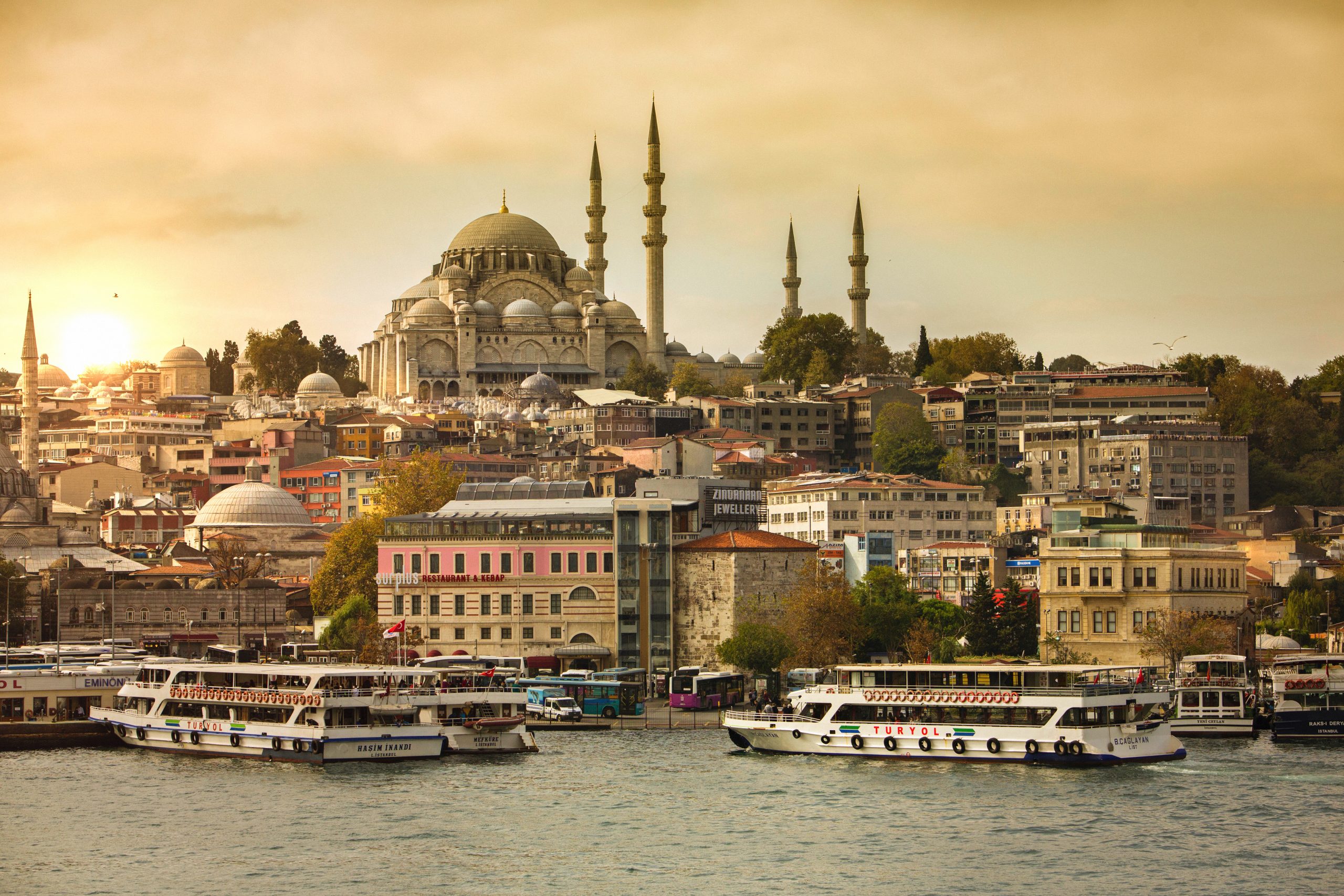 Discover the Best of Istanbul: From Iconic Landmarks to Hidden Neighbourhood Gems
